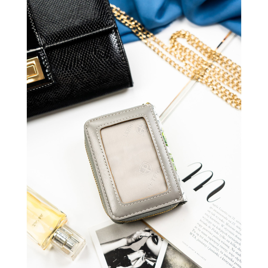 Mały, zielony portfelik damski ze skóry naturalnej z systemem RFID - Peterson