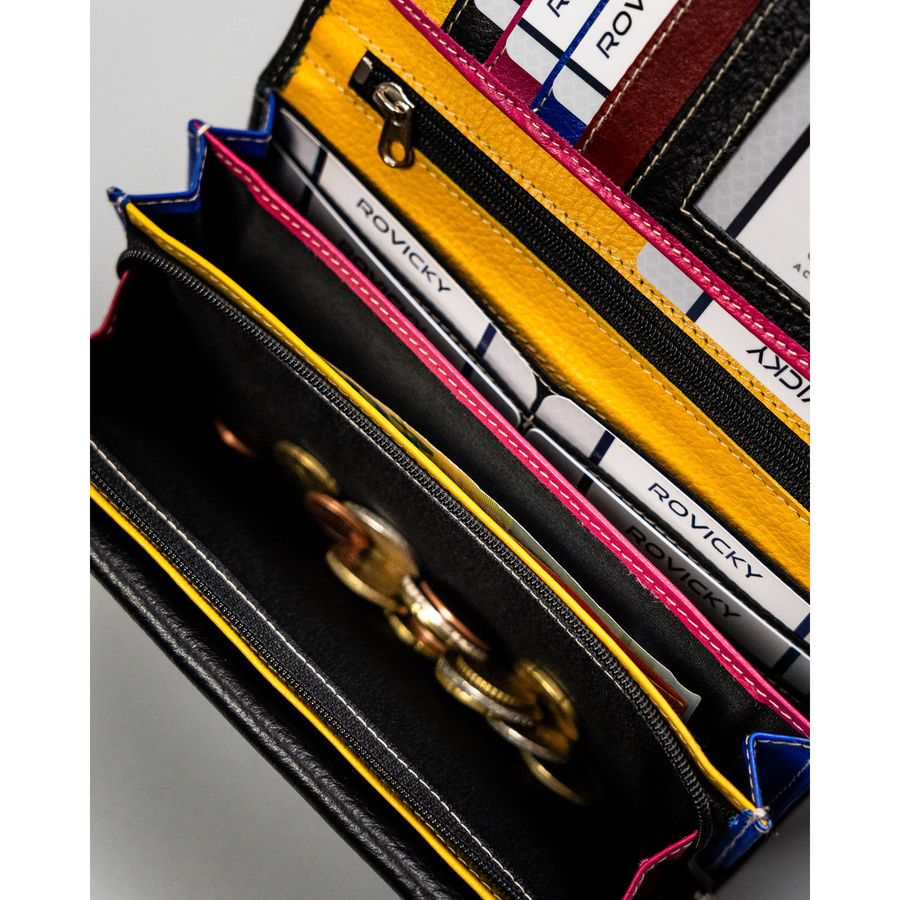 Skórzany, duży portfel damski w czarnym kolorze zamykany na zatrzask - Rovicky
