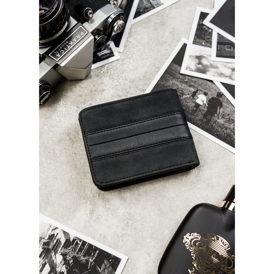 Mały portfel męski w czarnym kolorze wykonany ze skóry ekologicznej - Peterson