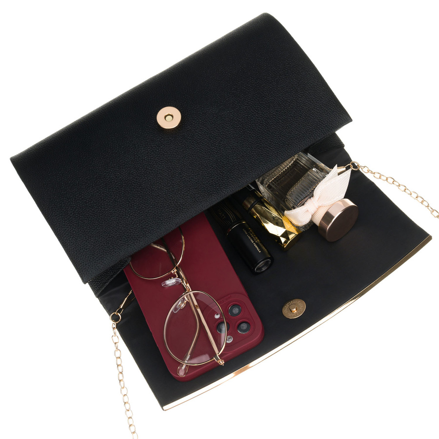 Czarna kopertówka damska wykonana ze skóry ekologicznej, zapinana klipsem magnetycznym - Rovicky