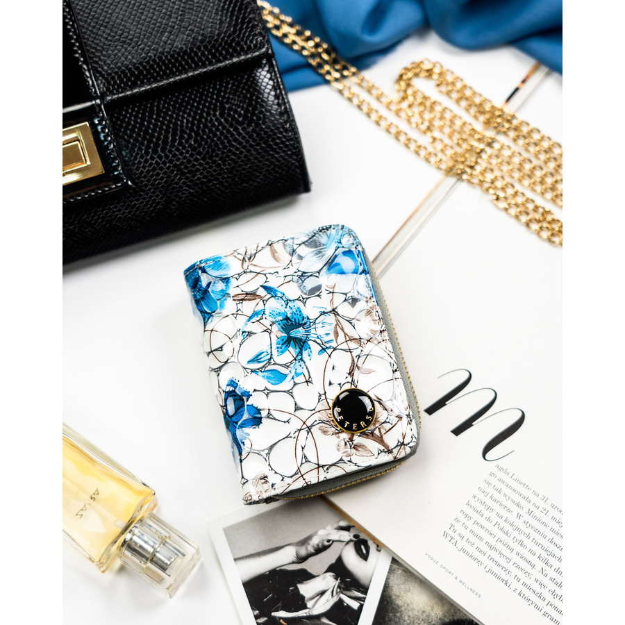 Niebieski, poręczny portfelik damski ze skóry naturalnej z systemem RFID, zamykany zatrzaskiem i suwakiem - Peterson