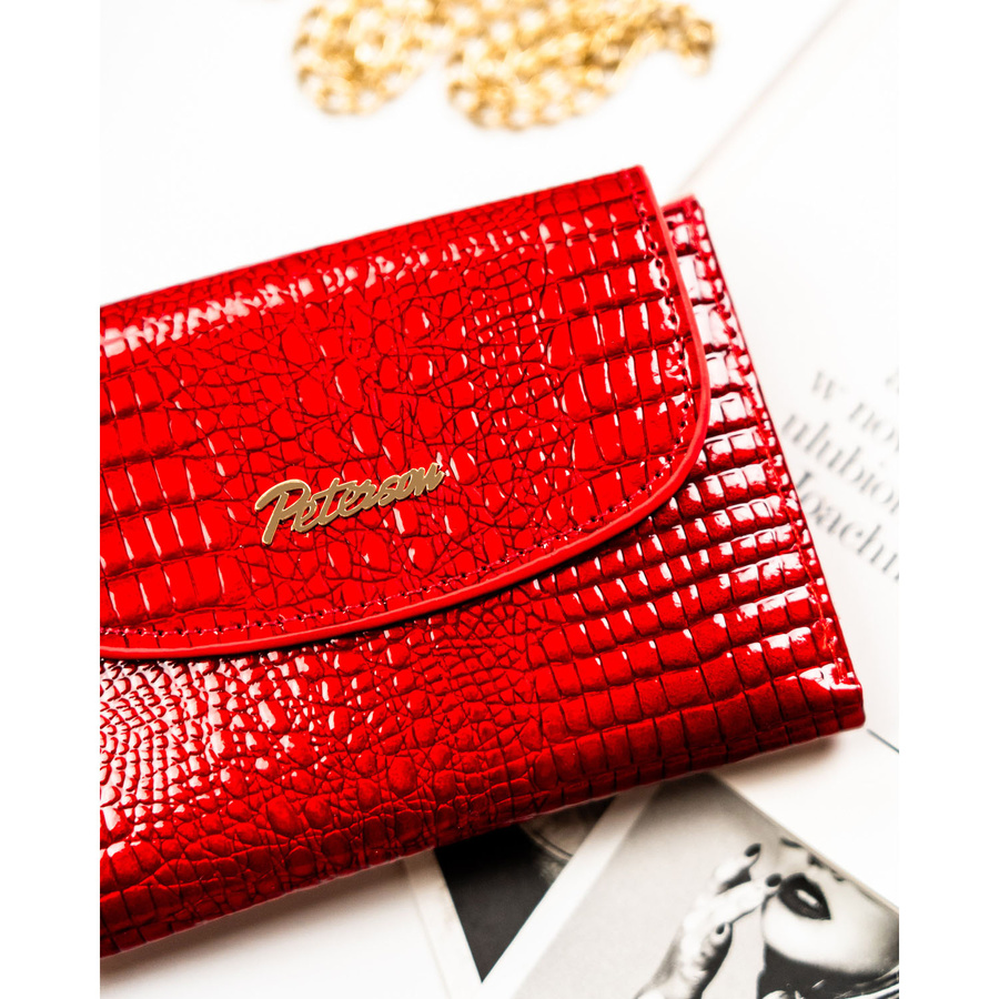 Poziomy, czerwony portfel damski ze skóry ekologicznej z tłoczeniem na wzór skóry krokodyla - Peterson