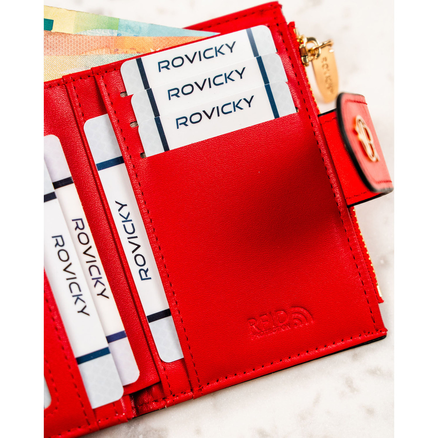 Pionowy portfel damski ze skóry ekologicznej w czerwonym kolorze, zamykany na zatrzask i suwak - Rovicky