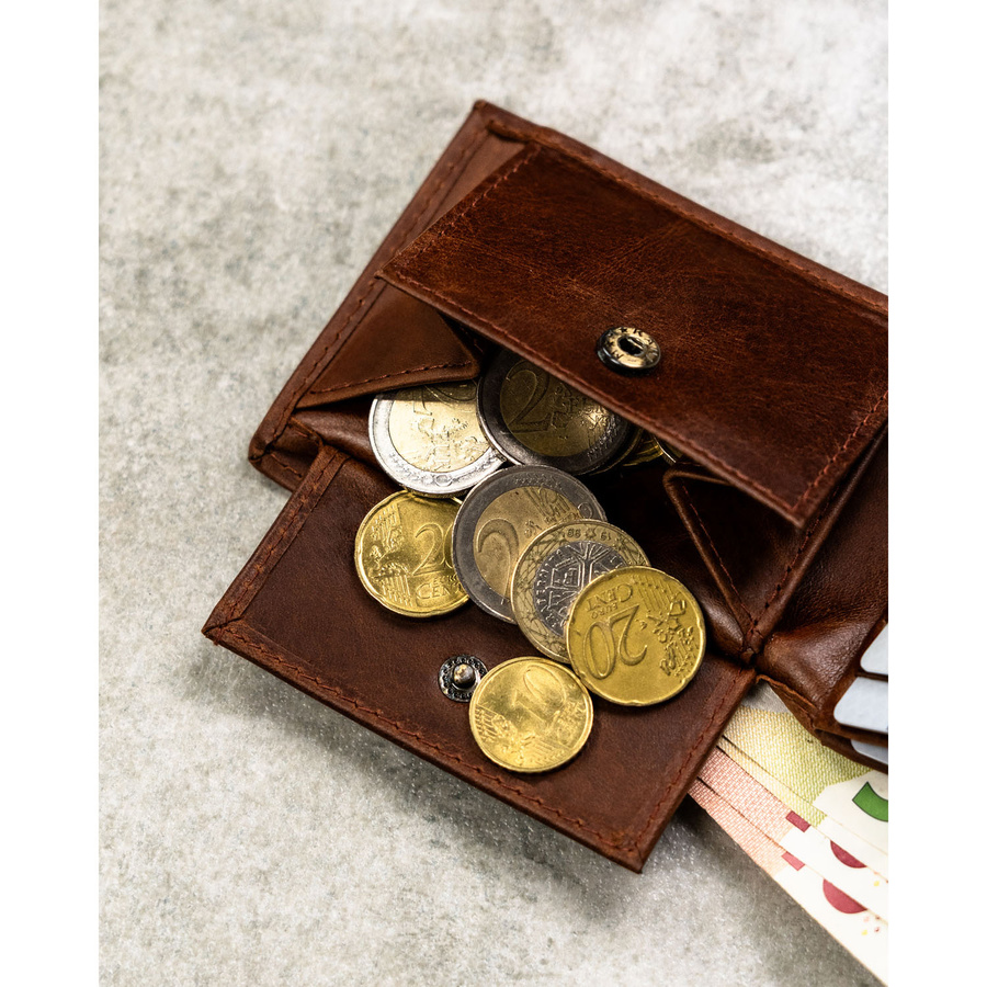 Skórzany portfel męski w brązowym kolorze bez zapięcia zewnętrznego - Rovicky