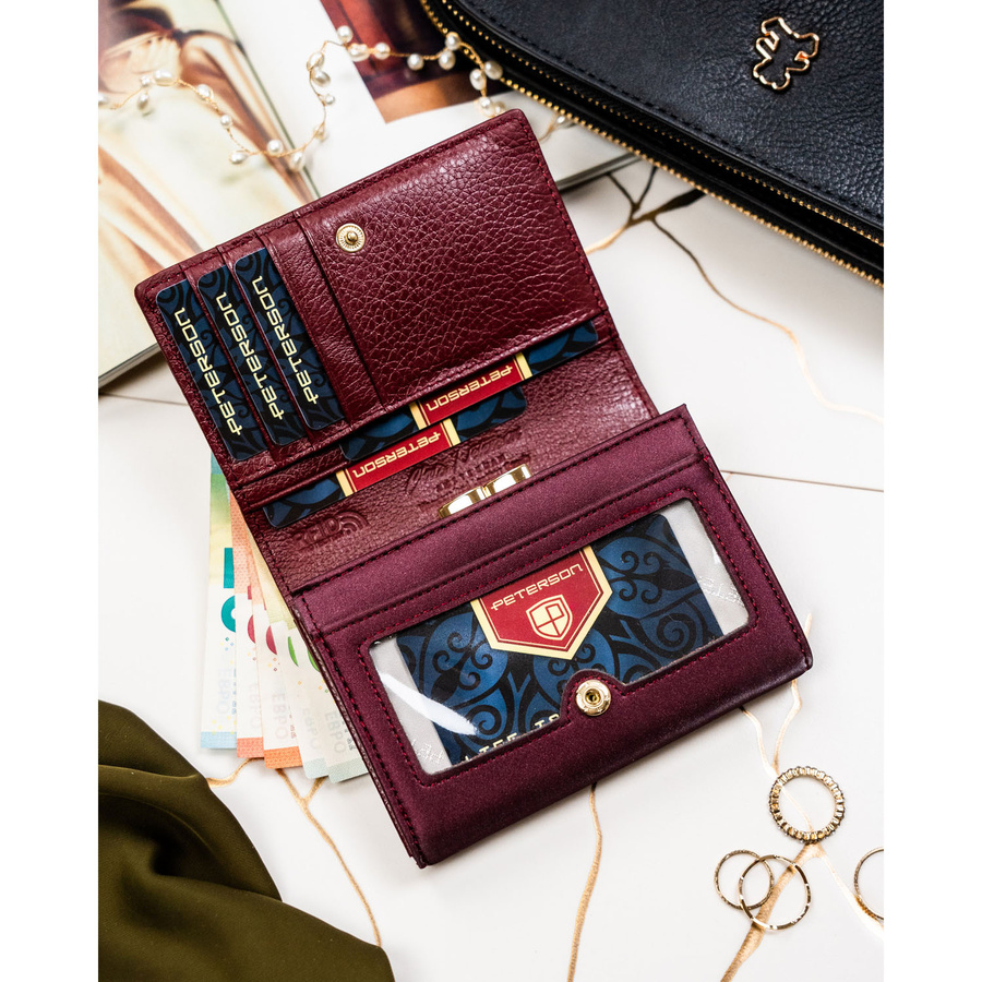 Skórzany portfel damski zamykany na zatrzask, odszyty ze skóry naturalnej i ekologicznej w fioletowym kolorze - Peterson