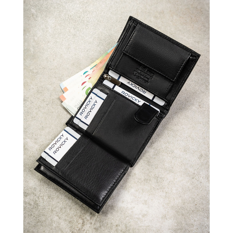 Cienki, pionowy portfel męski ze skóry naturalnej w czarnym kolorze - Rovicky