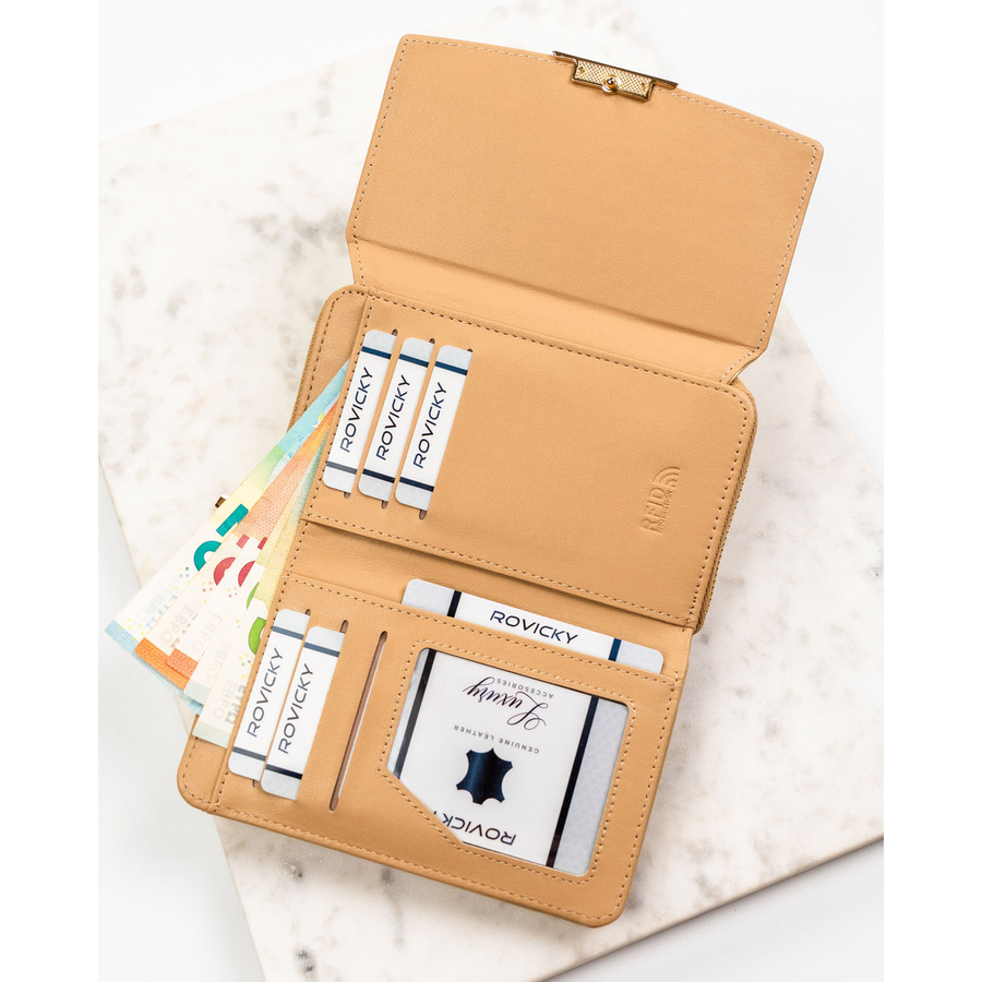 Średni, ciemnobeżowy portfel damski ze skóry ekologicznej, model mieszczący dowód rejestracyjny - Rovicky