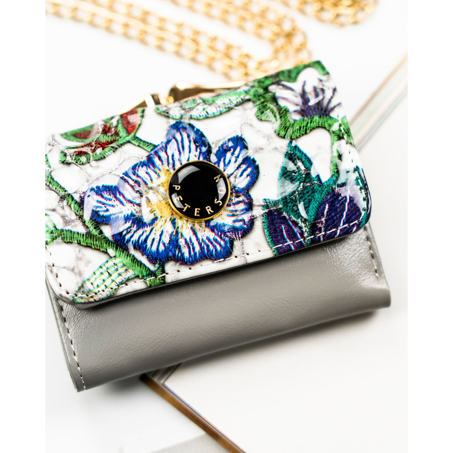 Wielokolorowy portfelik damski ze skóry naturalnej w kwiaty zamykany biglem i zatrzaskiem - Peterson