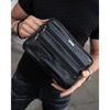 Skórzana saszetka męska w czarnym kolorze z kieszeniami zewnętrznymi - Rovicky