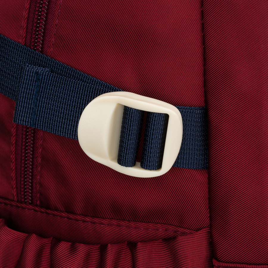 Bordowy plecak szkolny z poliestru wyposażony w boczne pasy kompresyjne - Peterson