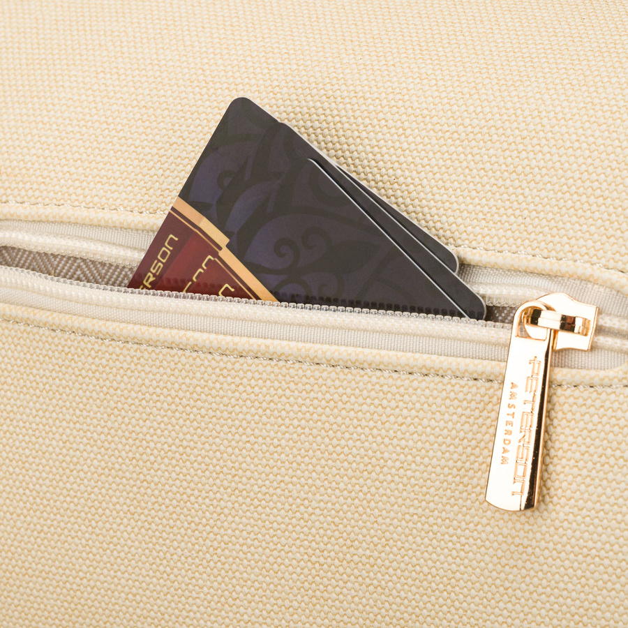 Saszetka damska w kolorze ecru z czarnymi elementami, wykonana z materiału syntetycznego - Peterson