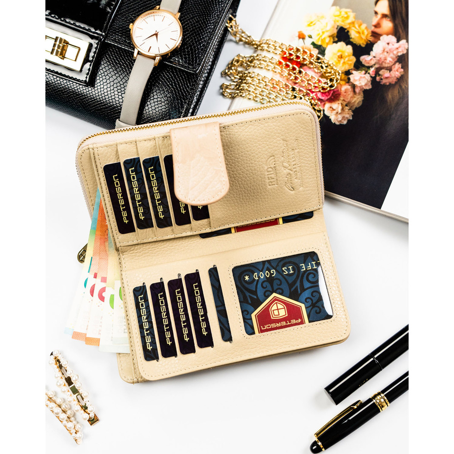 Beżowy portfel w orientacji pionowej wykonany ze skóry naturalnej i ekologicznej - Peterson