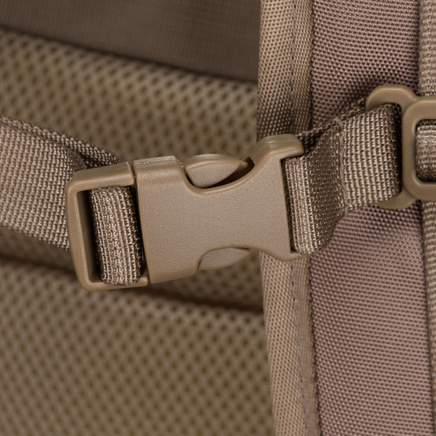 Beżowy plecak podróżny wykonany z cordury z portem USB - Peterson