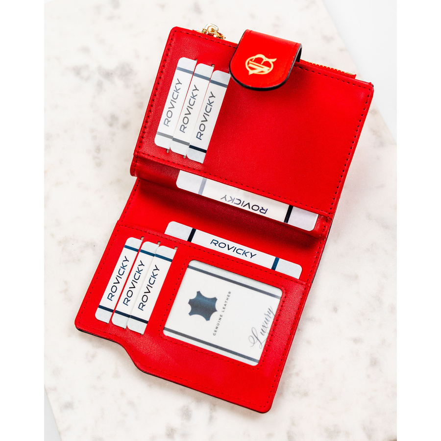 Pionowy portfel damski ze skóry ekologicznej w czerwonym kolorze, zamykany na zatrzask i suwak - Rovicky