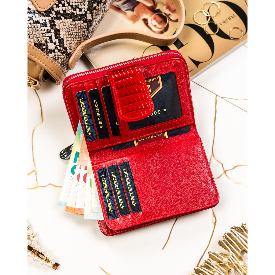 Czerwony portfel damski ze skóry naturalnej zamykany na suwak i zatrzask - Peterson