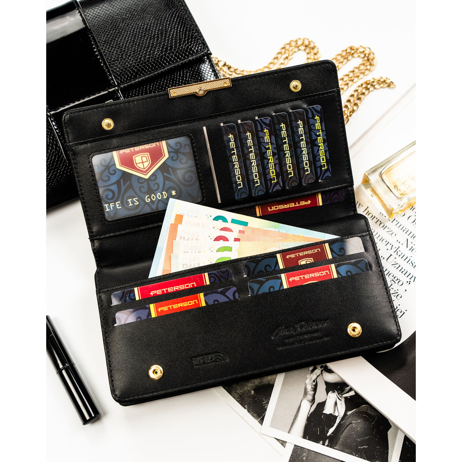 Lakierowany portfel damski ze skóry ekologicznej w czarnym kolorze zamykany na zatrzask i suwak - Peterson