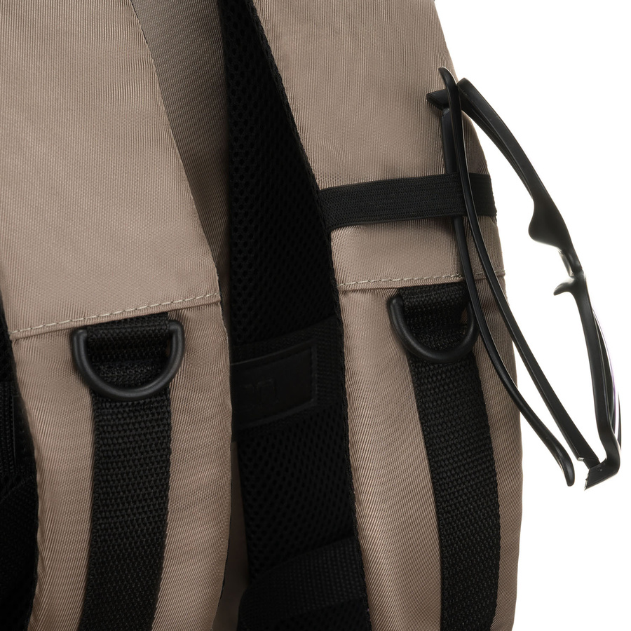 Dwukomorowy, szary plecak podróżny zawieszony na oddychających szelkach - Peterson