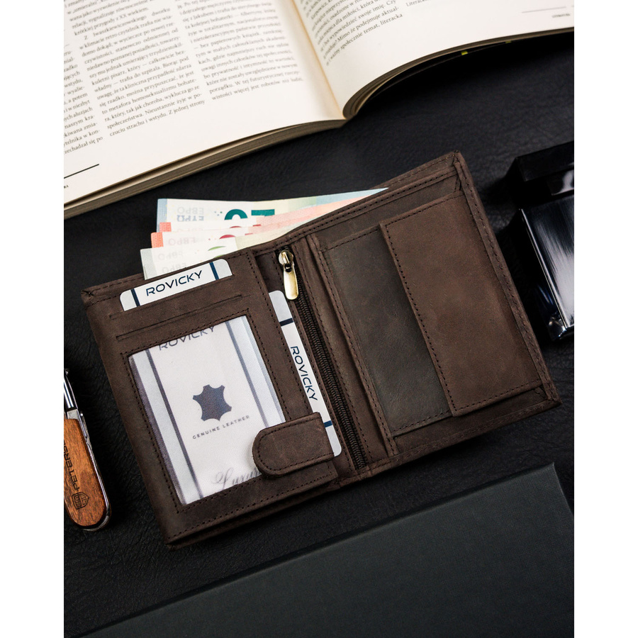 Portfel męski ze skóry naturalnej w brązowym kolorze z tłoczeniem w kształcie psa