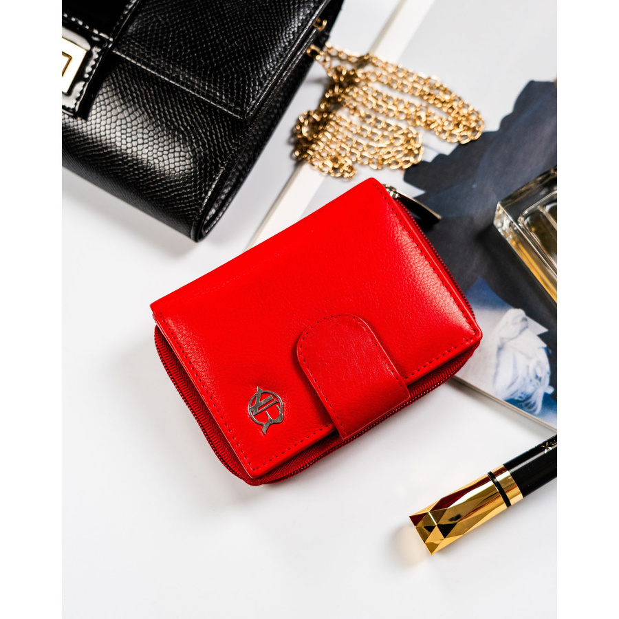 Mały portfel w czerwonym kolorze zamykany na zatrzask - Rovicky