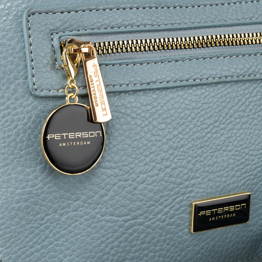 Modna niebieska listonoszka damska z dwoma paskami na ramię i brelokiem eko skóra Peterson