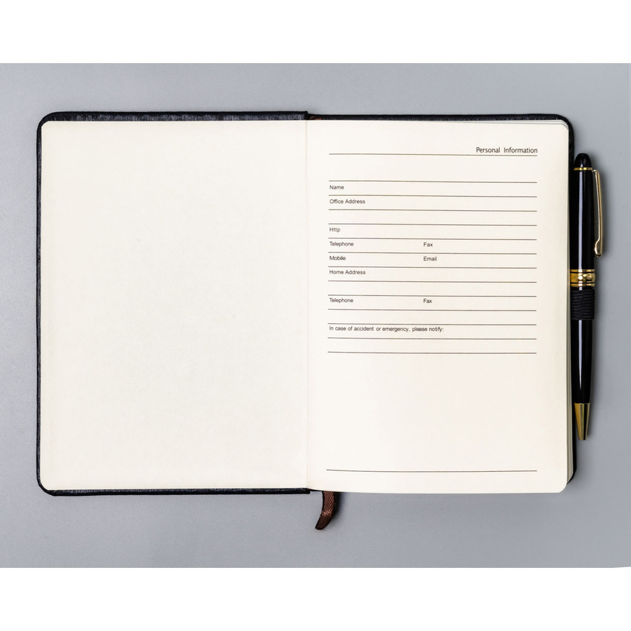 Czarny notes w formacie B6 zadrukowany w linie, wyposażony w gumkę zamykającą - Peterson