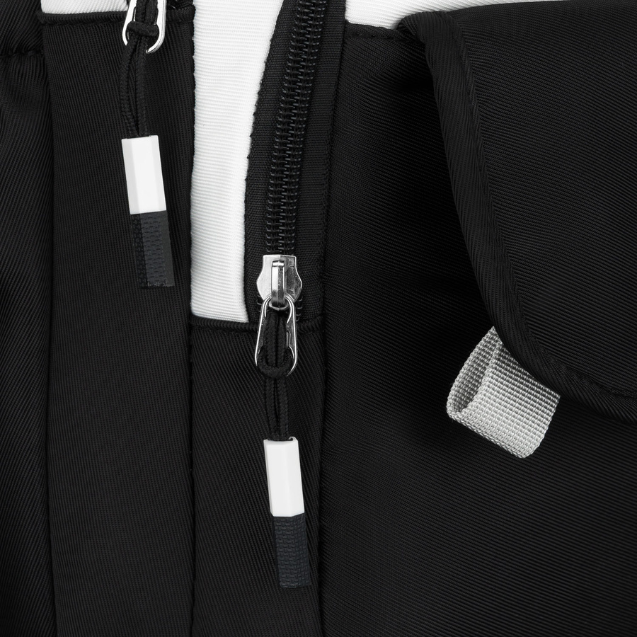 Młodzieżowy plecak szkolny z poliestru w czarnym kolorze z przegrodą na laptopa, odporny na wilgoć - Peterson