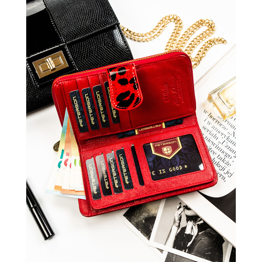 Czerwony, pionowy portfel damski ze skóry ekologicznej i naturalnej w cętki, wyposażony w system RFID - Peterson