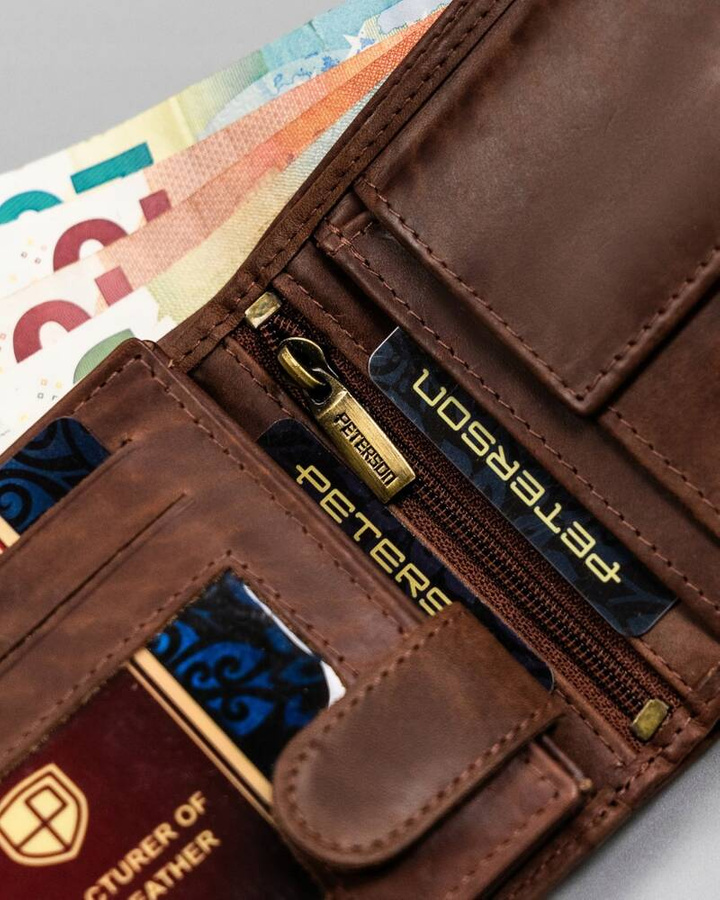 Duży, skórzany portfel męski z ozdobnym tłoczeniem - Peterson