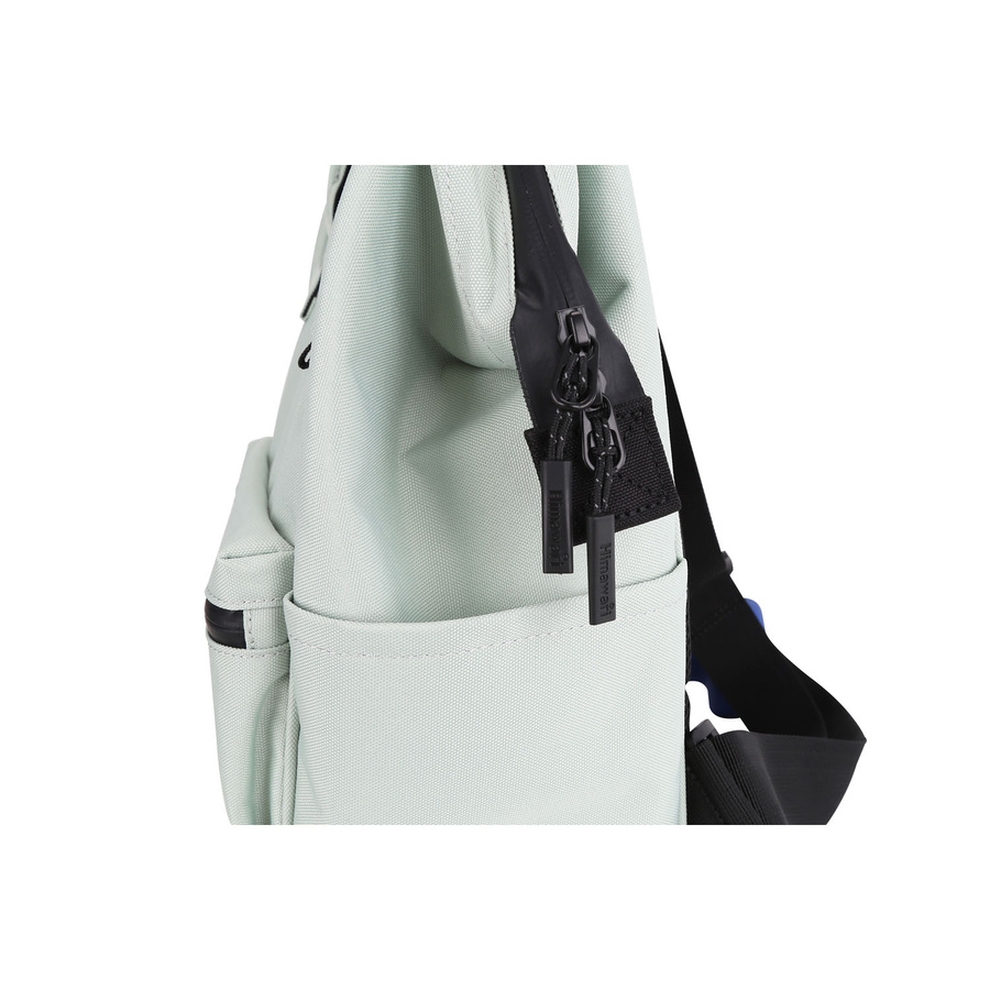Pojemny plecak damski w miętowym kolorze zamykany suwakiem - Himawari