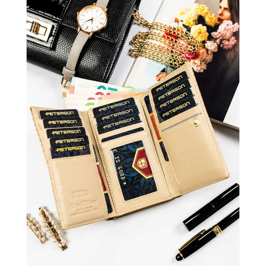 Beżowy portfel damski ze skóry naturalnej i ekologicznej z prążkowaną fakturą - Peterson