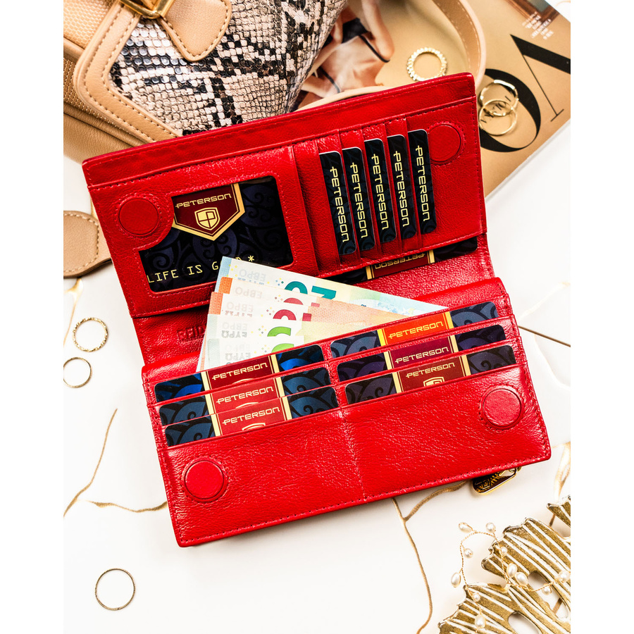 Czerwony portfel damski wykonany ze skóry naturalnej i ekologicznej zamykany na magnes i suwak - Peterson
