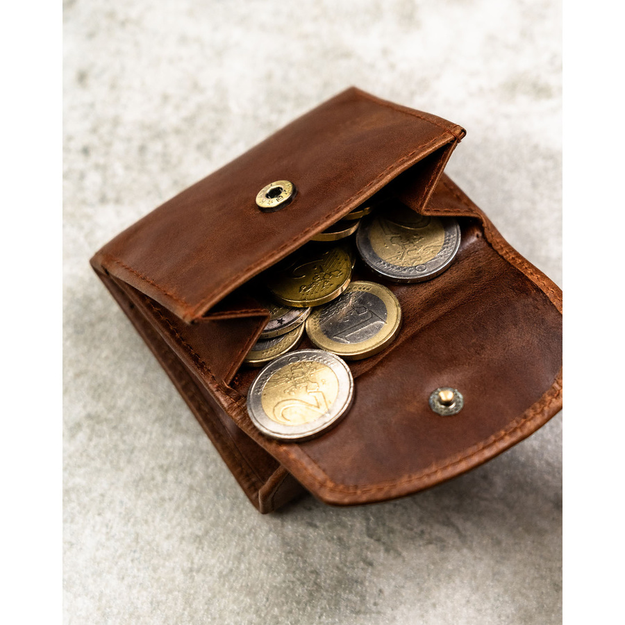 Mały, brązowy, skórzany portfel męski zamykany zatrzaskiem - Rovicky