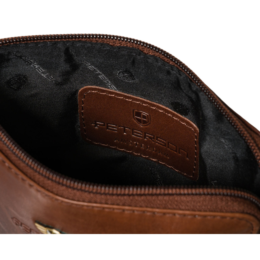 Listonoszka męska ze skóry naturalnej w brązowym kolorze, jednokomorowa i zamykana suwakiem - Peterson