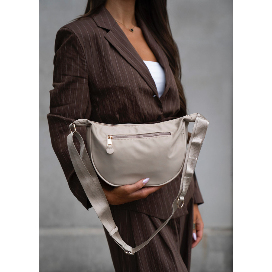 Listonoszka damska w beżowym kolorze wykonana z nylonu - Peterson