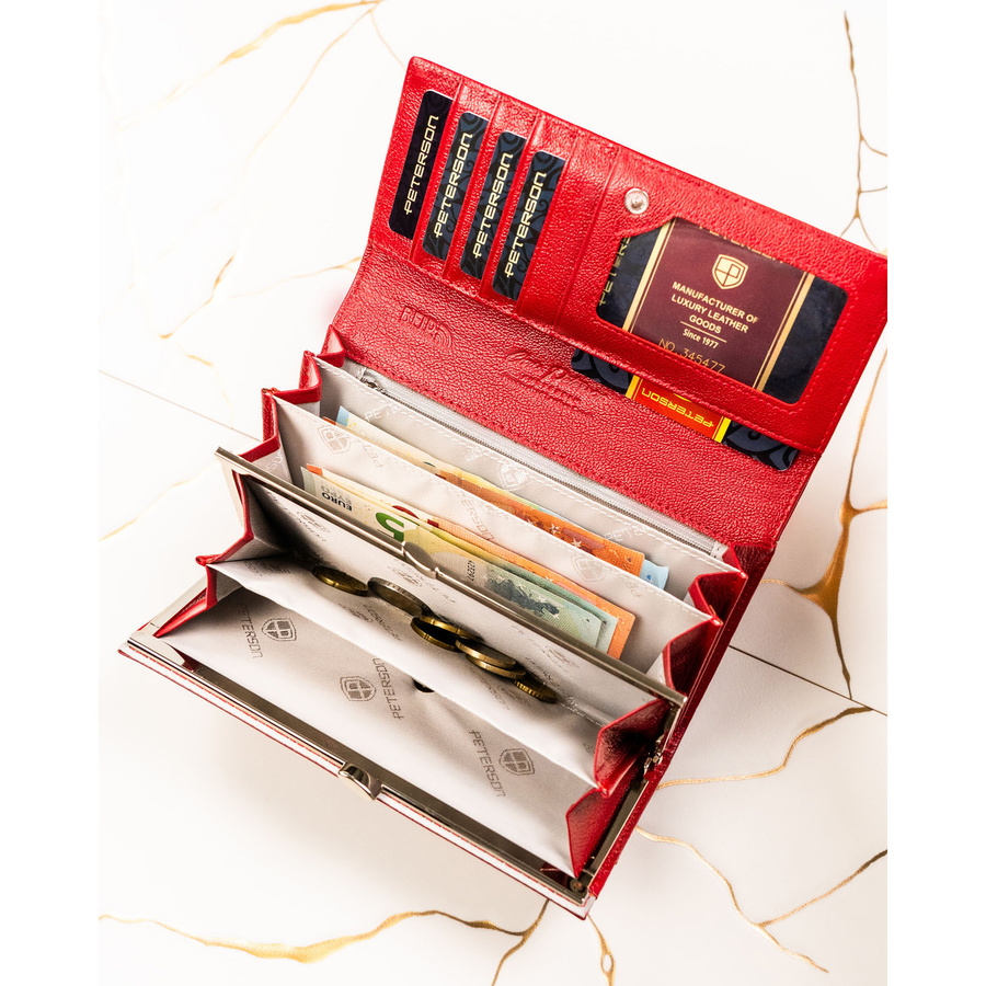 Czerwony portfel damski ze skóry naturalnej z tłoczeniem na wzór skóry krokodyla - Peterson