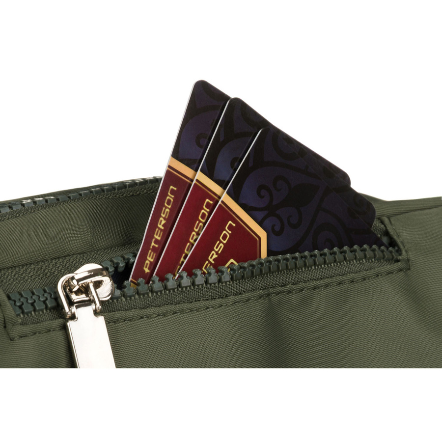 Zielona, sportowa saszetka z poliestru zawieszona na regulowanym pasku - Peterson