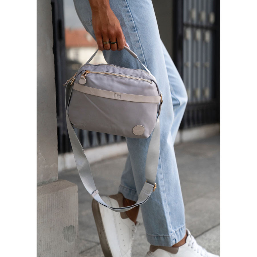 Listonoszka damska z nylonu w szarym kolorze zamykana suwakiem - Peterson