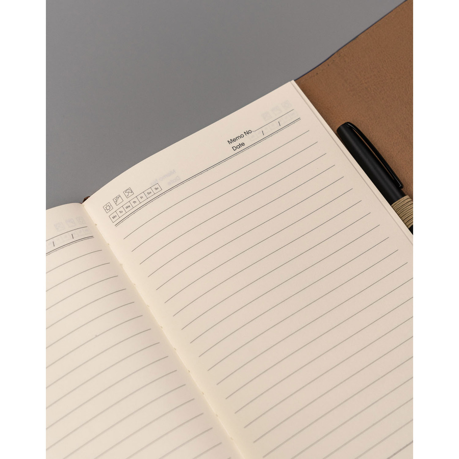 Zestaw prezentowy: granatowy notatnik w linie z magnetycznym zapięciem i czarny elegancki długopis - Peterson