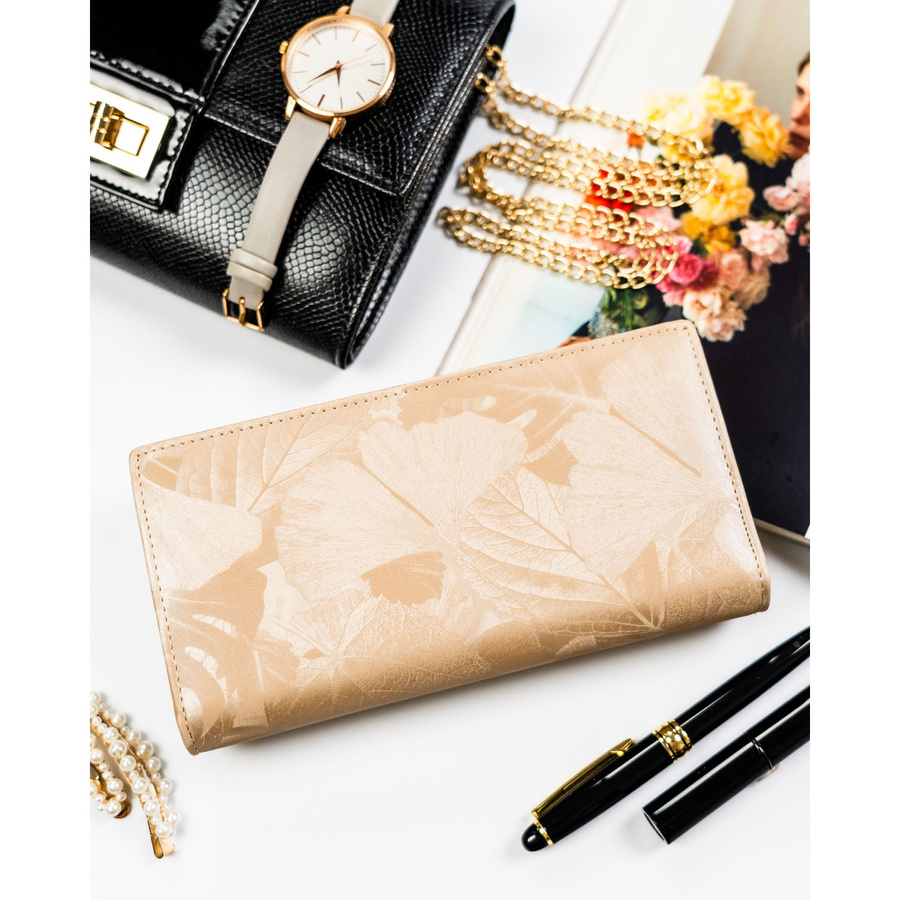 Beżowy, pionowy portfel damski zamykany na magnes i suwak, wykonany ze skóry naturalnej i ekologicznej - Peterson