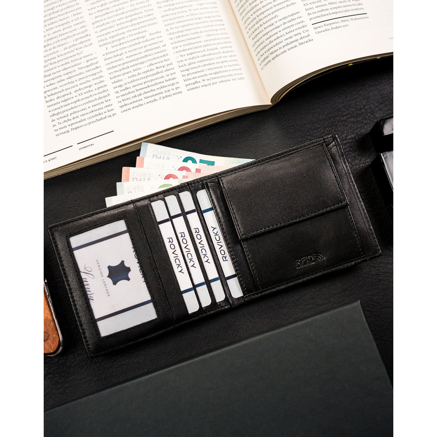 Poziomy, czarny portfel męski ze skóry naturalnej bez zapięcia zewnętrznego - Ronaldo