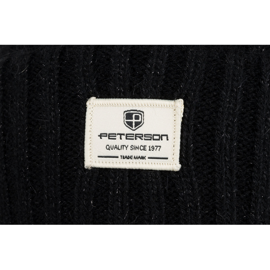 Czarna czapka z pomponem do zimowych stylizacji - Peterson