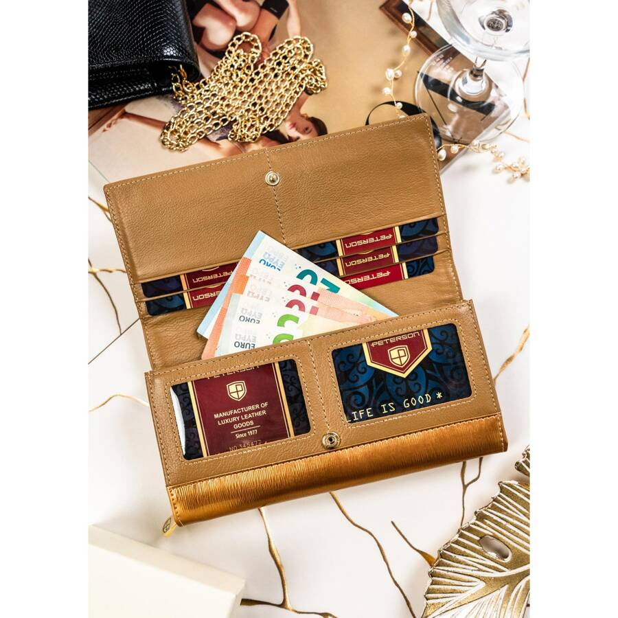 Elegancki portfel damski w kolorze złota z lakierowanej skóry - Peterson