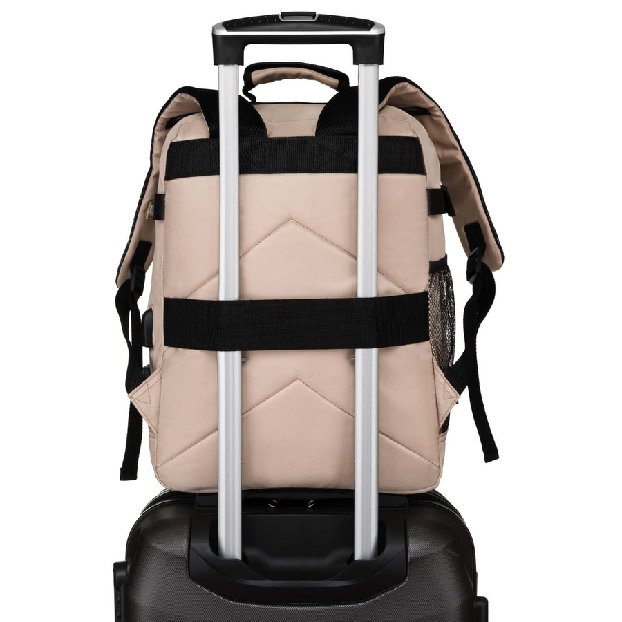Beżowy plecak kabinowy z wodoodpornego poliestru wyposażony w uchwyt na walizkę - Peterson