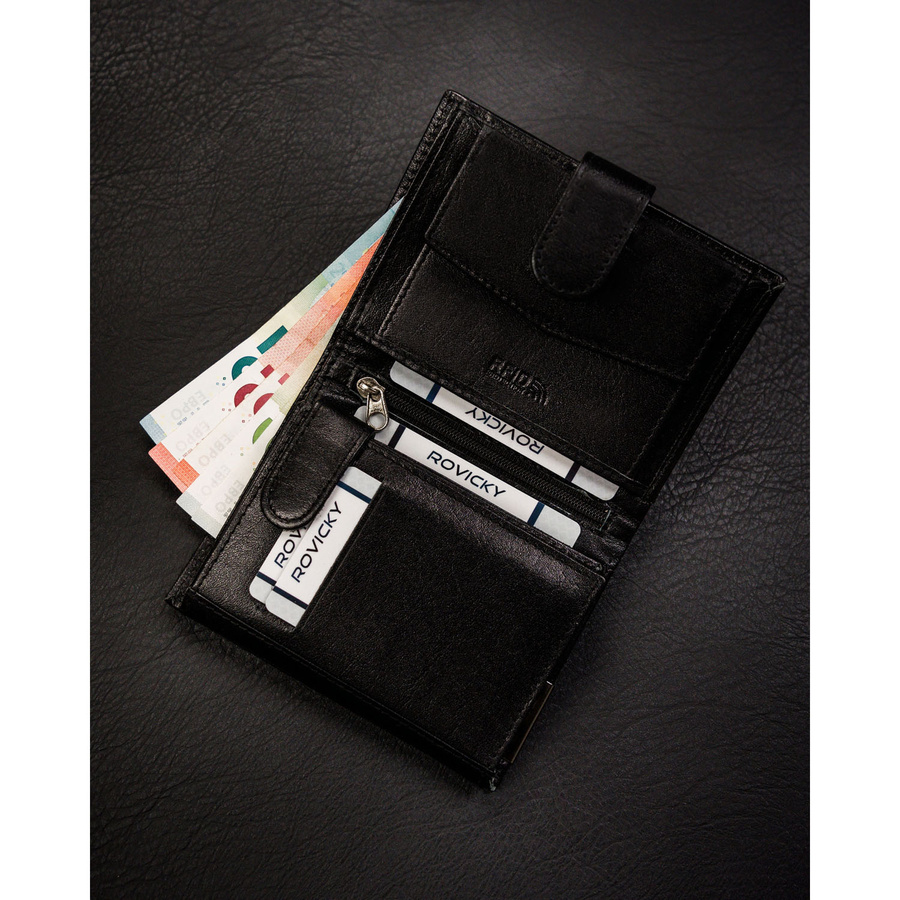 Duży, pionowy portfel męski ze skóry naturalnej w czarnym kolorze zamykany na zatrzask - Ronaldo