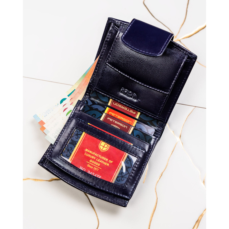 Skórzany, fioletowy portfel damski z systemem RFID, zamykany zatrzaskiem - Peterson