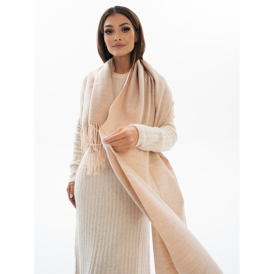 Beżowy szal damski z poliestru i wiskozy ozdobiony frędzlami - Rovicky