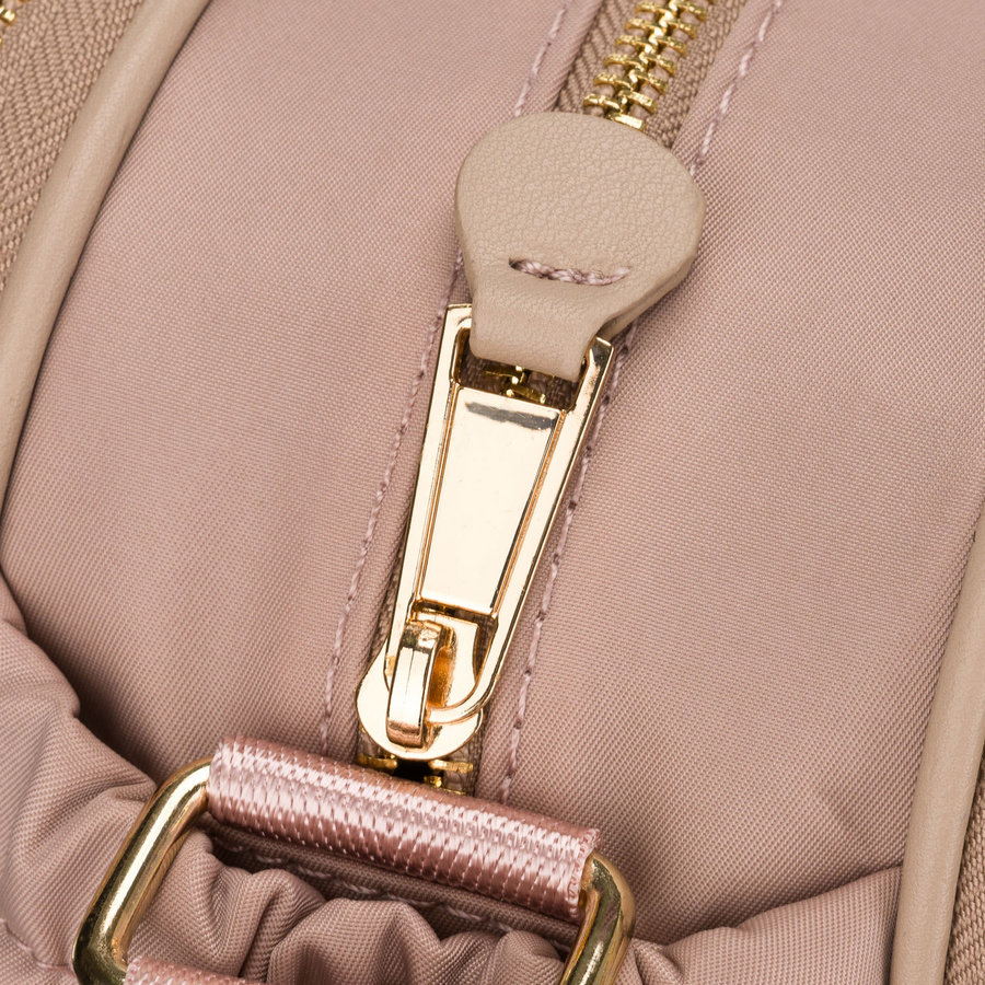 Różowa, nylonowa listonoszka damska zamykana suwakiem i klipsem magnetycznym - Peterson