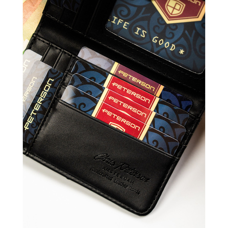 Szary portfel damski ze skóry ekologicznej z tłoczeniem na wzór skóry krokodyla, zamykany na zatrzask i suwak - Peterson