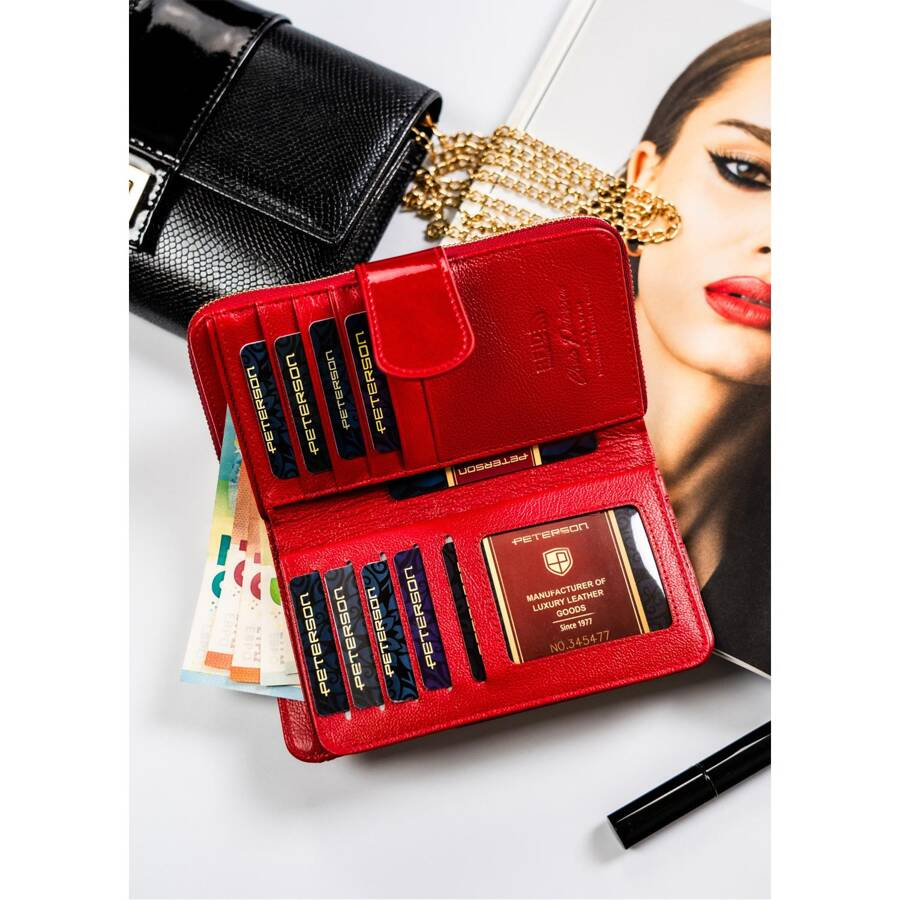 Pionowy portfel damski ze skóry naturalnej w czerwonym kolorze - Peterson