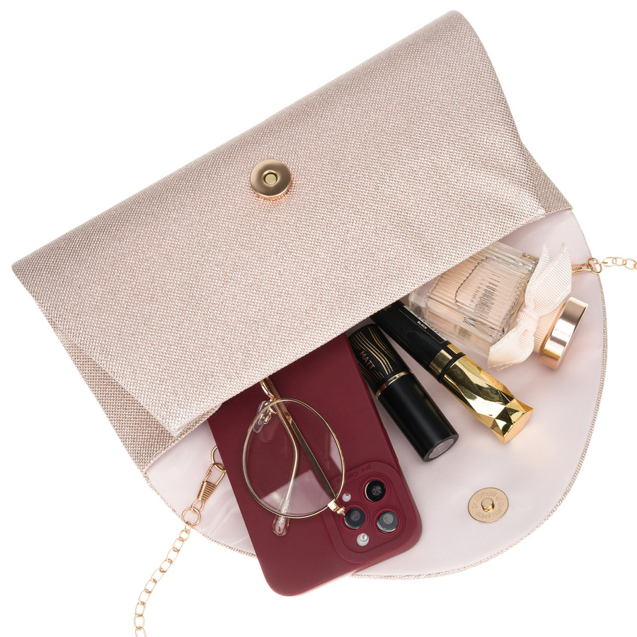 Beżowa, brokatowa kopertówka damska wykonana z tkaniny syntetycznej, zapinana klipsem magnetycznym - Rovicky